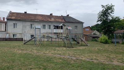 На Тернопільщині переселенці хочуть облаштувати дитячий майданчик На Тернопільщині переселенці хочуть облаштувати дитячий майданчик