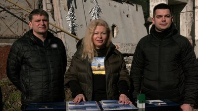 "Воїни світла. Воїни добра". У Чернігові погасили марки, присвячені комунальникам "Воїни світла. Воїни добра". У Чернігові погасили марки, присвячені комунальникам