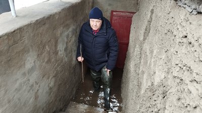 У Карлівці на Полтавщині нечистотами підтоплює будинки