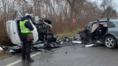 Через лобове зіткнення автомобілів на Львівщині загинули троє людей