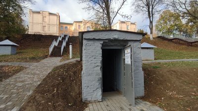 З кухнею, санвузлом та зоною для відпочинку: на Вінниччині облаштували укриття у приміщенні, якому понад сто років
