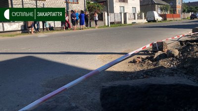 Замінити старі труби, а далі робити ремонт траси просять жителі села Довге на Іршавщині