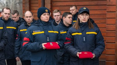 "Вона дуже вірила у Перемогу". Друзі та колеги згадують загиблу речницю ДСНС Дніпропетровщини Євгенію Дудку "Вона дуже вірила у Перемогу". Друзі та колеги згадують загиблу речницю ДСНС Дніпропетровщини Євгенію Дудку