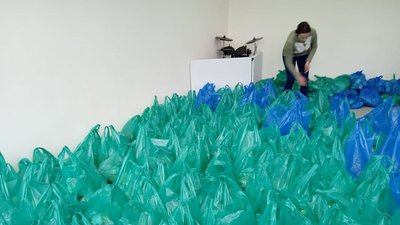 Тернопільські волонтери підготували продуктові набори для одиноких людей Тернопільські волонтери підготували продуктові набори для одиноких людей