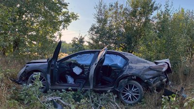 Автівка з'їхала у кювет та перекинулася: на Житомирщині у ДТП травмувалися двоє киян Автівка з'їхала у кювет та перекинулася: на Житомирщині у ДТП травмувалися двоє киян