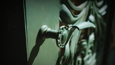 У Львові відновили автентичний колір брами на вулиці Вітовського У Львові відновили автентичний колір брами на вулиці Вітовського