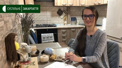 Дитячі іграшки з пряжі виготовляє ужгородка Марина Фешко Дитячі іграшки з пряжі виготовляє ужгородка Марина Фешко