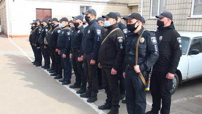 У Житомирі зустріли поліцейських, які повернулися із зони ООС У Житомирі зустріли поліцейських, які повернулися із зони ООС