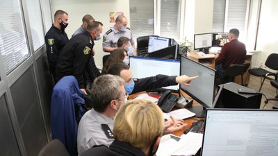 Ручки з агітацією та порвані бюлетені: поліція Харківщини розслідує порушення на місцевих виборах