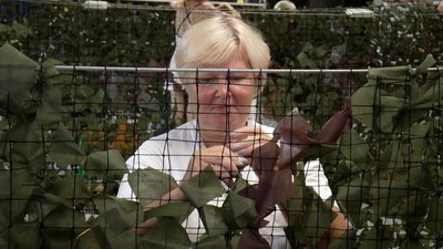 Маскувальні сітки волонтери переселенці українські військові передова Донецьк Луганськ Маскувальні сітки волонтери переселенці українські військові передова Донецьк Луганськ