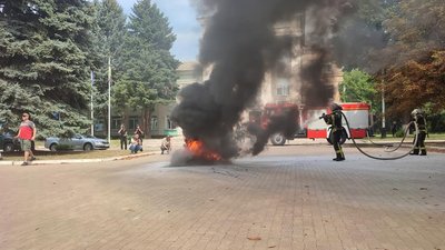 На знак протесту проти призначення Ляха протестувальники підпалили шини На знак протесту проти призначення Ляха протестувальники підпалили шини