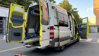 "Ця швидка для тяжкопоранених". Миколаївські волонтери передали бійцям карету швидкої на Донецький напрямок "Ця швидка для тяжкопоранених". Миколаївські волонтери передали бійцям карету швидкої на Донецький напрямок