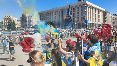 "Дзвони надії" пролунали на Миколаївщині: до флешмобу долучилися родини зниклих безвісти
