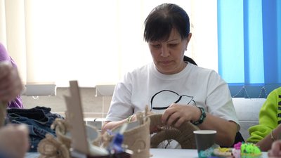 Відвідувати безплатні заняття можуть усі охочі: як у Херсоні вчать жінок шити одяг Відвідувати безплатні заняття можуть усі охочі: як у Херсоні вчать жінок шити одяг