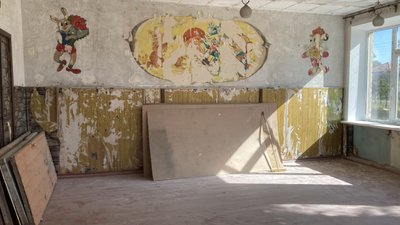 "Військові РФ вивезли усі українські книги". Як триває навчання школярів в Ізюмі "Військові РФ вивезли усі українські книги". Як триває навчання школярів в Ізюмі