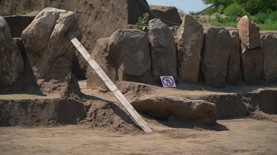 Старший за Стоунгендж. На Дніпропетровщині потерпає від негоди знайдений кілька місяців тому кромлех