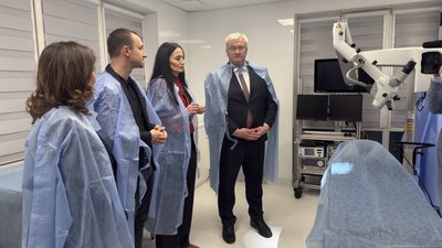 Центр відновлення слуху для військових, операційний мікроскоп