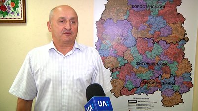 У Житомирі не можуть замінити плитку біля обласної бібліотеки – чекають відповіді від облради У Житомирі не можуть замінити плитку біля обласної бібліотеки – чекають відповіді від облради