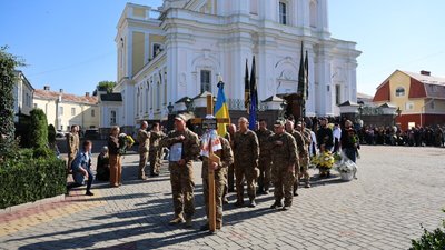 У Луцьку попрощалися із 34-річним воїном Станіславом Ходаковським У Луцьку попрощалися із 34-річним воїном Станіславом Ходаковським