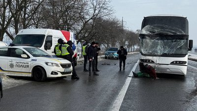 ДТП, Дніпро, поліцейське авто, автобус, легковик і бус