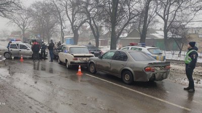 В Одесі зіткнулися шість автівок: одну людину госпіталізували