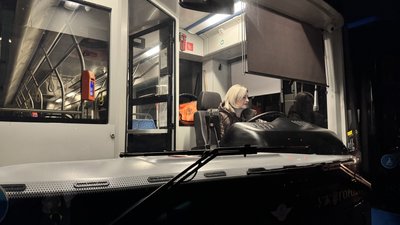 В Ужгороді на маршруті працює перша жінка-водійка міського автобуса В Ужгороді на маршруті працює перша жінка-водійка міського автобуса