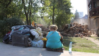 У гуртожитку в Салтівському районі Харкова після обстрілу РФ триває розбір завалів У гуртожитку в Салтівському районі Харкова після обстрілу РФ триває розбір завалів