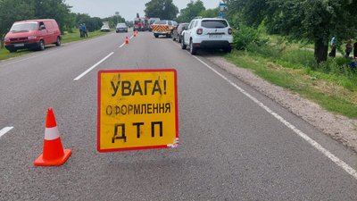 У лікарні залишаються троє людей, які травмувалися під час аварії в Роменському районі У лікарні залишаються троє людей, які травмувалися під час аварії в Роменському районі