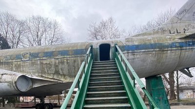 Допомога ЗСУ: літак у міському парку відпочинку Житомира готують до благодійного квесту Допомога ЗСУ: літак у міському парку відпочинку Житомира готують до благодійного квесту