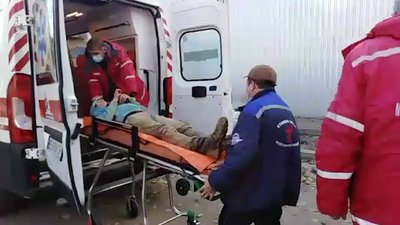 У Миколаєві під час проведення робіт у траншеї відбувся зсув ґрунту. Під завалом люди У Миколаєві під час проведення робіт у траншеї відбувся зсув ґрунту. Під завалом люди