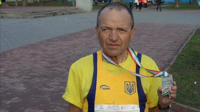 Займатися спортом почав на пенсії: 82-річний легкоатлет з Хмельниччини став кращим в Україні