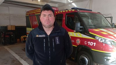 Зламала два пальці. У Кривому Розі дитина травмувалась на дитячому майданчику Зламала два пальці. У Кривому Розі дитина травмувалась на дитячому майданчику