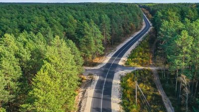Дорожники показали оновлену дорогу до озера Люцимер на Волині