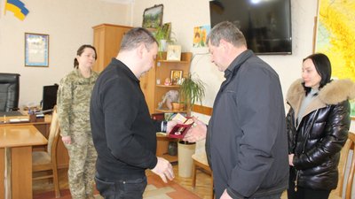 На Вінниччині родині полеглого оборонця вручили орден "За мужність"