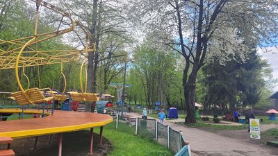 Містечко атракціонів у парку Шевченка в Рівному відкриває сезон Містечко атракціонів у парку Шевченка в Рівному відкриває сезон