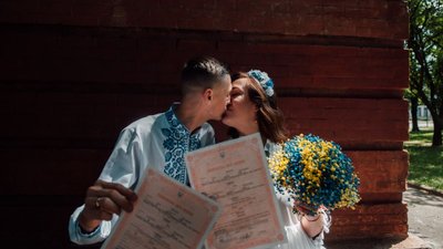 Їх поєднало військо та кухня. Історія кохання нацгвардійців з Хмельниччини Їх поєднало військо та кухня. Історія кохання нацгвардійців з Хмельниччини