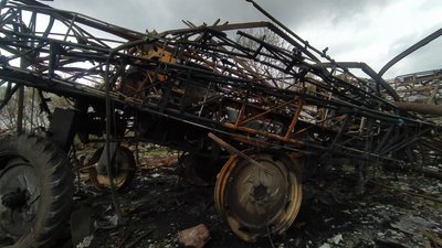 У якому стані сільська агрофірма, на якій працювала чверть села, після двох російських авіабомб У якому стані сільська агрофірма, на якій працювала чверть села, після двох російських авіабомб