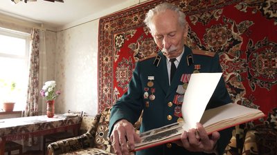 Черкаські працівники терцентру надання соцпослуг привітали пенсіонерів Черкаські працівники терцентру надання соцпослуг привітали пенсіонерів
