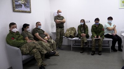 У Харкові від COVID вакцинувалися медики військового шпиталю