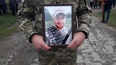 Жалобні дні у громадах: на Тернопільщині попрощалися із загиблими воїнами Жалобні дні у громадах: на Тернопільщині попрощалися із загиблими воїнами