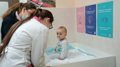 Від поліомієліту в Ужгороді щодня вакцинують 60 дітей Від поліомієліту в Ужгороді щодня вакцинують 60 дітей