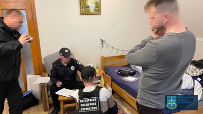 Жителя Донеччини підозрюють у переправленні через кордон чоловіків призовного віку