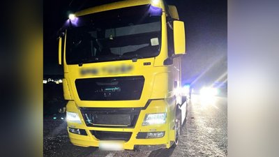 Потрапив під колеса вантажівки: у ДТП на Закарпатті загинув пішохід Потрапив під колеса вантажівки: у ДТП на Закарпатті загинув пішохід