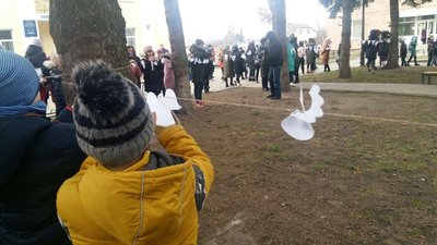 Волиняни долучилися до Всеукраїнської тихої акції «Ангели пам’яті» Волиняни долучилися до Всеукраїнської тихої акції «Ангели пам’яті»