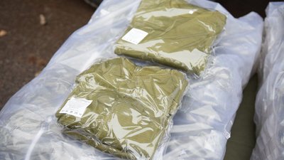 Вантаж підтримки: черкаським захисникам передали одяг та польові ліжка Вантаж підтримки: черкаським захисникам передали одяг та польові ліжка