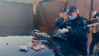 300 тисяч підроблених гривень: на Прикарпатті затримали фальшивомонетників із Полтавщини