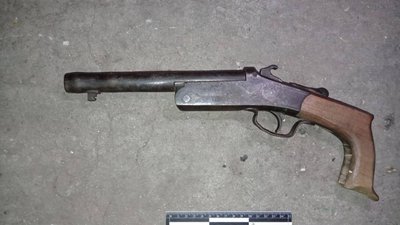 На Дніпропетровщині затримали пенсіонера, який з рушниці поцілив у дитину