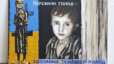 До виставки, присвяченій річниці розстрілу Героїв Майдану, художник написав шість плакатів До виставки, присвяченій річниці розстрілу Героїв Майдану, художник написав шість плакатів