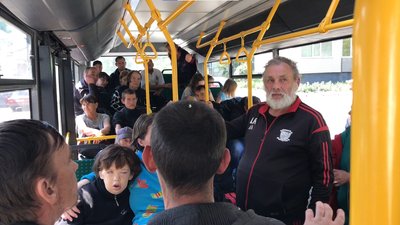 Бійці 103 бригади ТрО з Львівщини евакуювали понад 30 мешканців Бахмута Бійці 103 бригади ТрО з Львівщини евакуювали понад 30 мешканців Бахмута