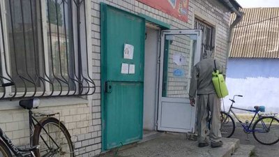 За добу на Херсонщині рятувальники продезінфікували 190 об'єктів інфраструктури За добу на Херсонщині рятувальники продезінфікували 190 об'єктів інфраструктури